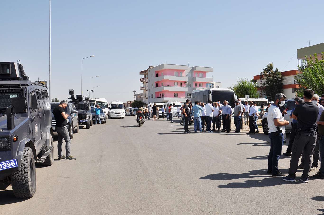 Hırsızların silahla tehdit ettiği minibüs şoförleri kontak kapattı